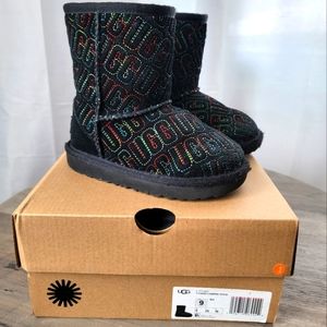 UGG Classic II Graphic/Rainbow Stitch